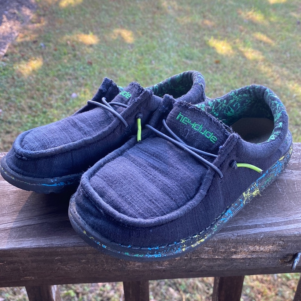 Boys Hey Dude Wally Gecko linen shoes. US Y3 EU 35.